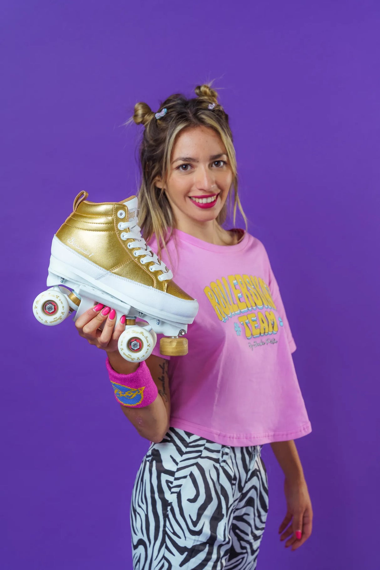 SKA810726 CHAYA Kismet Barbiepatin Gold Park Roller Skates | Gold | Skatepark Rollschuhe Wheels Park Wheels Urban Quad Rollen Roller Skating Rollen Wheels Quad Rollen Quad Wheels Outdoor Indoor Dance Jam Park Rollen Lifestyle Roller Skates Rollschuhe Park Tanz Rollschuhe Barbie Park Quad Skates Roller Skates Lifestyle Rollschuhe Skatepark Rollschuhe Chaya Quad Skates Aggressive Quad Skates Rollschuhe Stunt Rollschuhe Rollkunstlauf Rollschuhe Rollerskates Schwarze Rollschuhe Lifestyle Rollschuhe Roller Skati