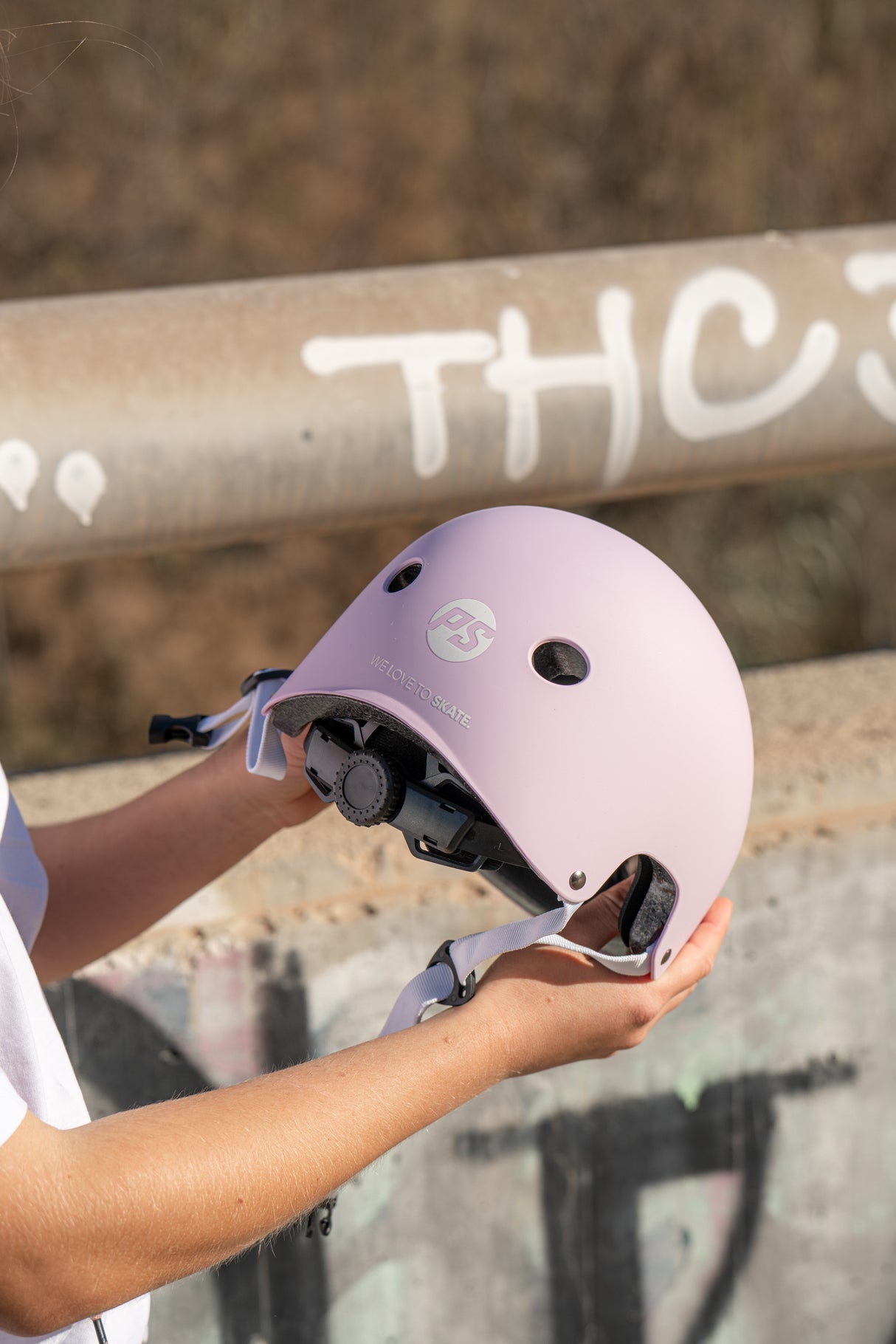 SKA903281 POWERSLIDE Urban Lavender Skatehelm XXII Stunt Skatehelm Größenverstellbar protectors skate helmet aggressive helmet wind helmet skatehelm surzhelm radhelm fahrradhelm sporthelm schutzhelm Skate Schützer Inliner Schützer Schutzausrüstung Fingerschutz Handschuhe inline skating inliner inlineksaten rollerbladen rollerskaten Inlineskates Rollerblades Fitness Skates Slalom Skates rollerblades rollerblading inline skating Lörrach Freiburg Basel Inliner Skateschule und Skateshop Weil am Rhein SkaMiDan