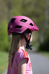 SKA903327 POWERSLIDE Guard Berry Kids | Pink | Größenverstellbar | Kinder Fitness Skatehelm Renn + Fitness Skatehelm Kopf Rennhelm Fahrradhelm Radhelm Bike Helm Stunt Helm Skatehelm Stunt Skatehelm Größenverstellbar protectors skate helmet aggressive helmet wind helmet skatehelm surzhelm radhelm fahrradhelm sporthelm schutzhelm Skate Schützer Inliner Schützer Schutzausrüstung Fingerschutz Handschuhe inline skating inliner inlineksaten rollerbladen rollerskaten Inlineskates Rollerblades Fitness Skates Slalom