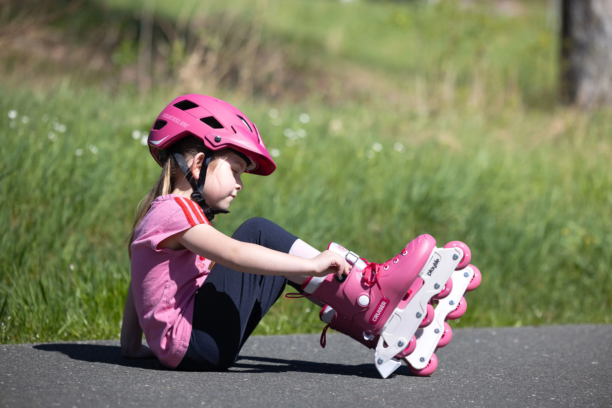 SKA903327 POWERSLIDE Guard Berry Kids | Pink | Größenverstellbar | Kinder Fitness Skatehelm Renn + Fitness Skatehelm Kopf Rennhelm Fahrradhelm Radhelm Bike Helm Stunt Helm Skatehelm Stunt Skatehelm Größenverstellbar protectors skate helmet aggressive helmet wind helmet skatehelm surzhelm radhelm fahrradhelm sporthelm schutzhelm Skate Schützer Inliner Schützer Schutzausrüstung Fingerschutz Handschuhe inline skating inliner inlineksaten rollerbladen rollerskaten Inlineskates Rollerblades Fitness Skates Slalom