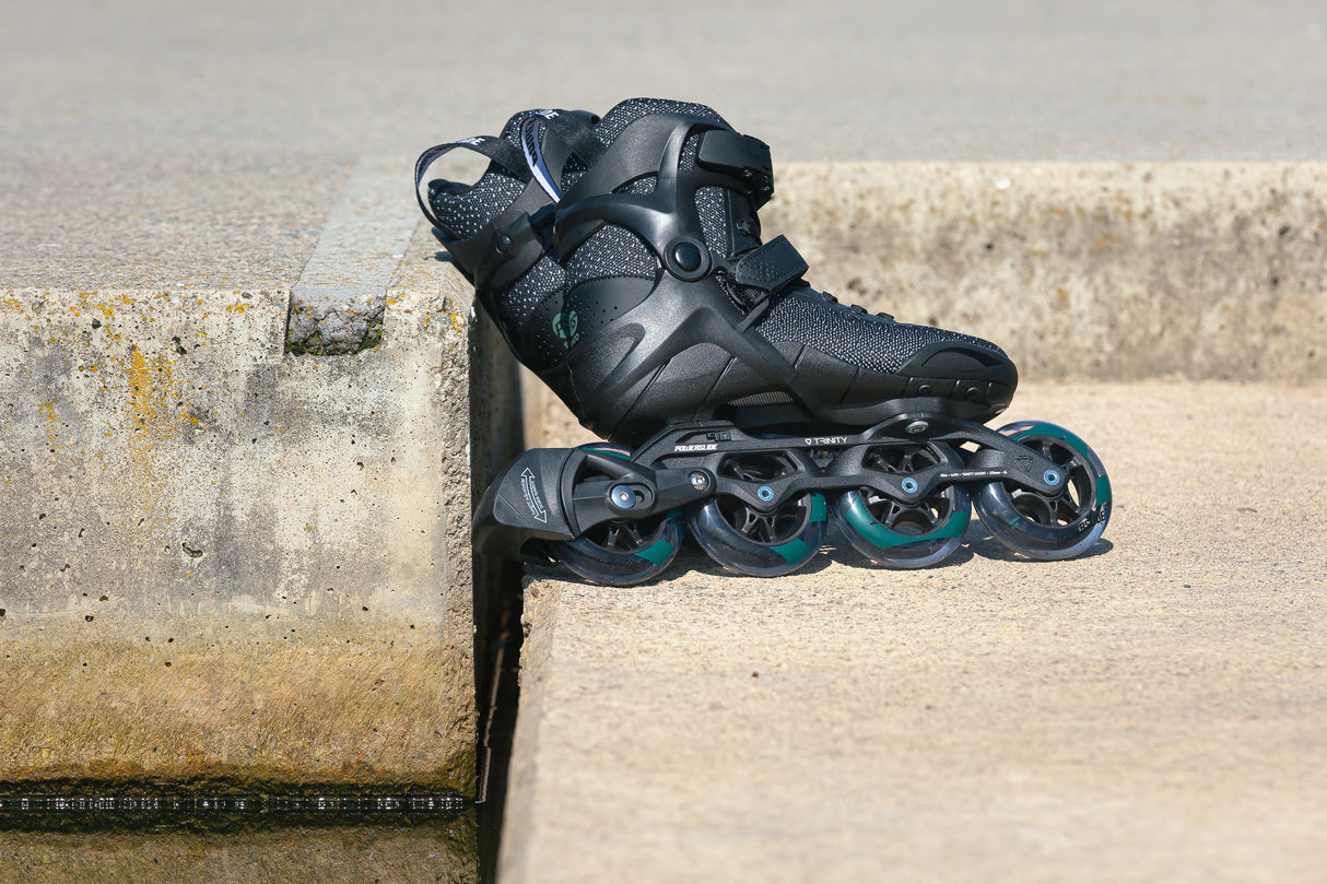 SKA940684 POWERSLIDE Phuzion Enzo 90 Black 2022 | Trinity X | Fitness Inlineskates Trinity X Fitness Inlineskate Fitness Inlineskates Inlineskates Sport Inline Skates Rollerblades Urban Inline Skating Urban Inline Skating Freeskates Trainng Skates Strecken Skates Trinity Skates Einsteiger Beginner Inlineskates Inliner Fitness Inliner City Skates Fitness Inliner Sport Skates Sport Inliner Rollerblades Rollerblading Lörrach Freiburg Basel Inliner Skateschule und Skateshop Weil am Rhein SkaMiDan Deutschland Ge