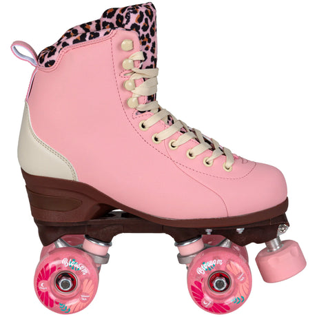 SKA810801 CHAYA Miyu Pink Leopard Roller Skates | Pinke Rollschuhe | Lifestyle Rollschuhe Skates Plates Roller Skates Skatepark Rollschuhe Chaya Quad Skates Aggressive Quad Skates Rollschuhe Stunt Rollschuhe Rollkunstlauf Rollschuhe Rollerskates Schwarze Rollschuhe Lifestyle Rollschuhe Roller Skating Quad Skating Skateschule und Skateshop Weil am Rhein SkaMiDan Lörrach Freiburg Basel Deutschland Germany